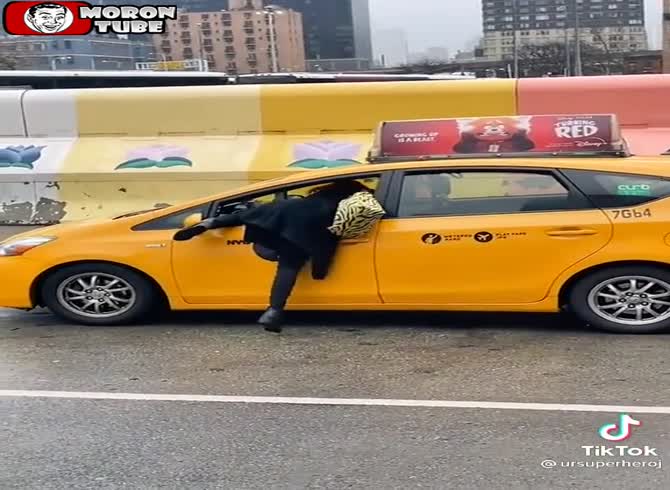 Video :An orange-haired guy (or woman) breaks a cab window to grab a phone